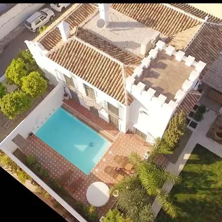 Villa Calle Almendros *